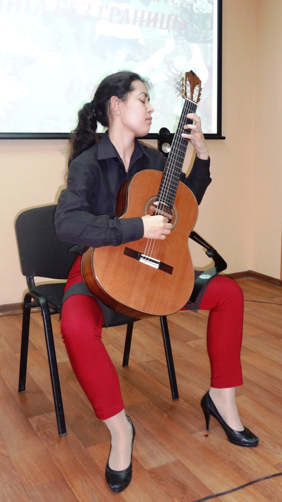 Музыкальные номера в исполнении учащихся Уфимского училища искусств